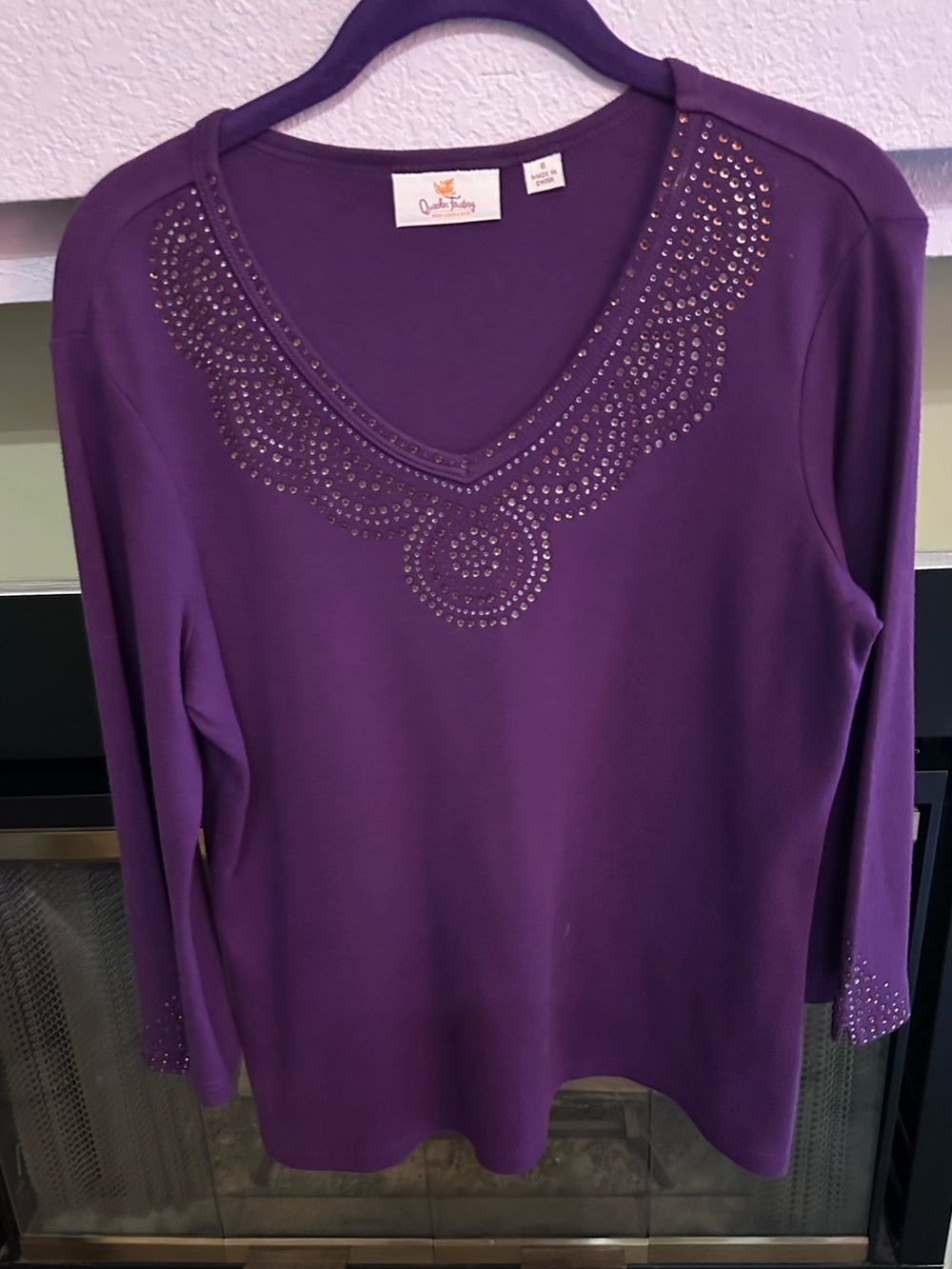Quacker Factory Purple Long Sleeve V-Neck Top with Rhinestone Accents (SMALL)💜
